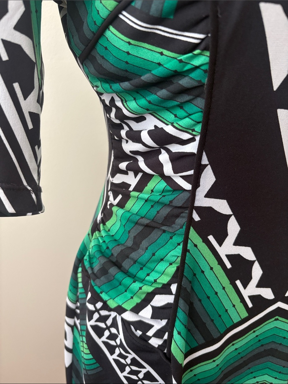 MSK Curve Enhancing Green Black Geometric V-Neck Women’s Dress Size Small - Picture 4 of 9